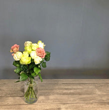 画像をギャラリービューアに読み込む, 新年発送 Rose Time Bouquet 白xグリーン系